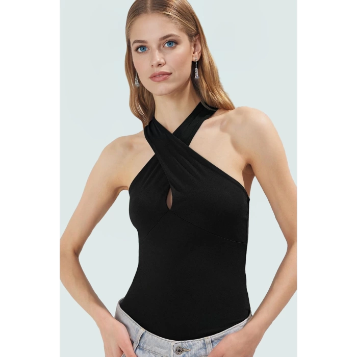 Boyundan Bağlamalı Kolsuz Bluz Polyester Elastan Kumaş Fitted Kalıp Şık Görünüm