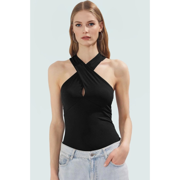 Boyundan Bağlamalı Kolsuz Bluz Polyester Elastan Kumaş Fitted Kalıp Şık Görünüm