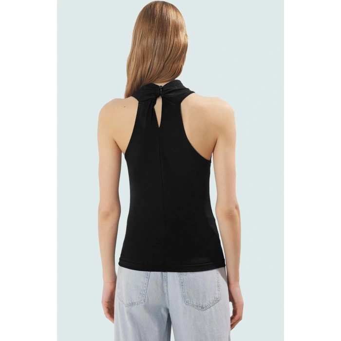 Boyundan Bağlamalı Kolsuz Bluz Polyester Elastan Kumaş Fitted Kalıp Şık Görünüm