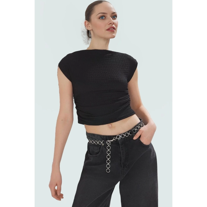 Büzgülü Detaylı Örme Bluz Yazın Rahatlığı ve Şıklığı Profesyonel Görünüm Modern Stil