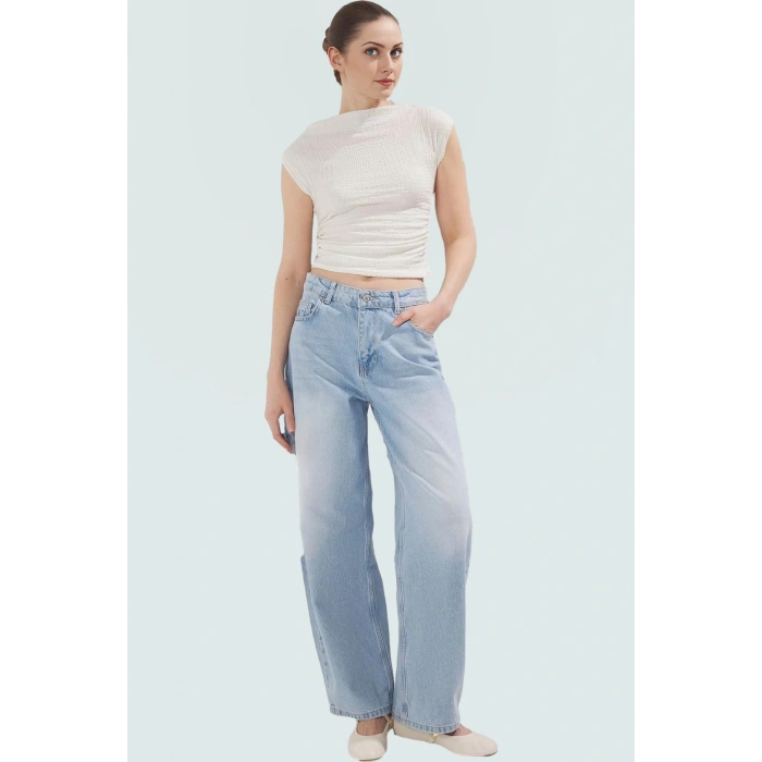 Büzgülü Detaylı Örme Bluz Yazın Rahatlığı ve Şıklığı Profesyonel Görünüm Modern Stil