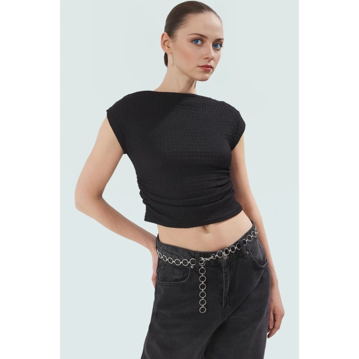 Büzgülü Detaylı Örme Bluz Yazın Rahatlığı ve Şıklığı Profesyonel Görünüm Modern Stil