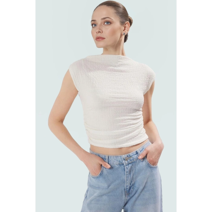 Büzgülü Detaylı Örme Bluz Yazın Rahatlığı ve Şıklığı Profesyonel Görünüm Modern Stil