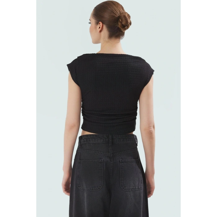 Büzgülü Detaylı Örme Bluz Yazın Rahatlığı ve Şıklığı Profesyonel Görünüm Modern Stil