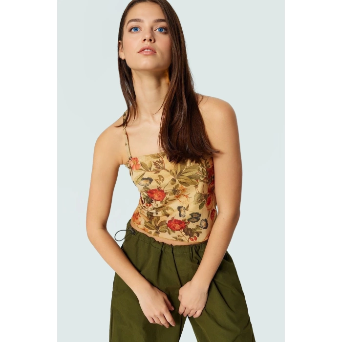 Çiçekli Desenli Fitted Vücuda Oturan Askılı Crop Bluz Örme Tül Kumaş Özenle Seçilmiş