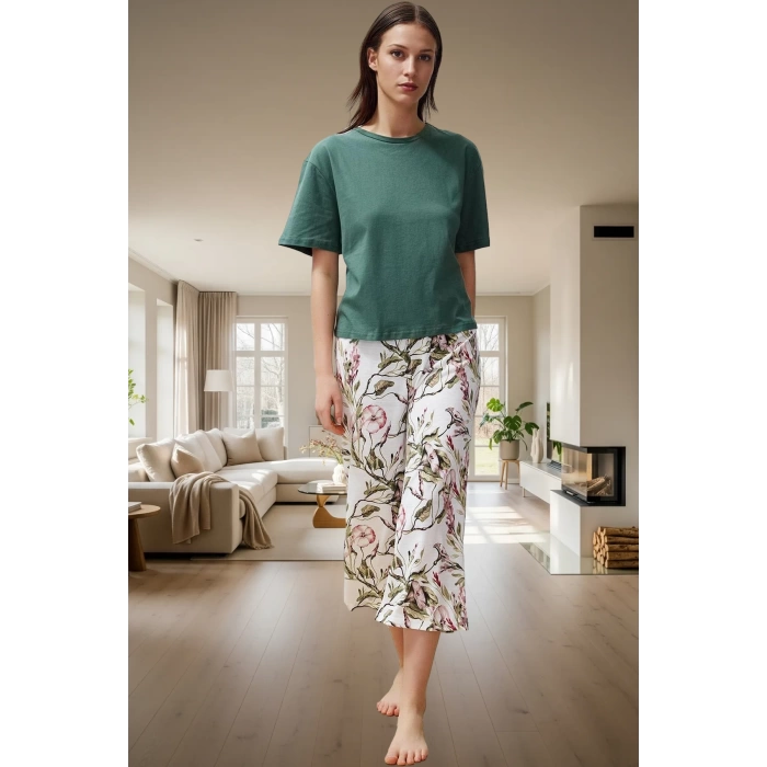 Çiçekli Örme Pijama Takımı Rahat Kesim ve Yüksek Kalite Özenle Seçilmiş Günlük Kullanım İçin