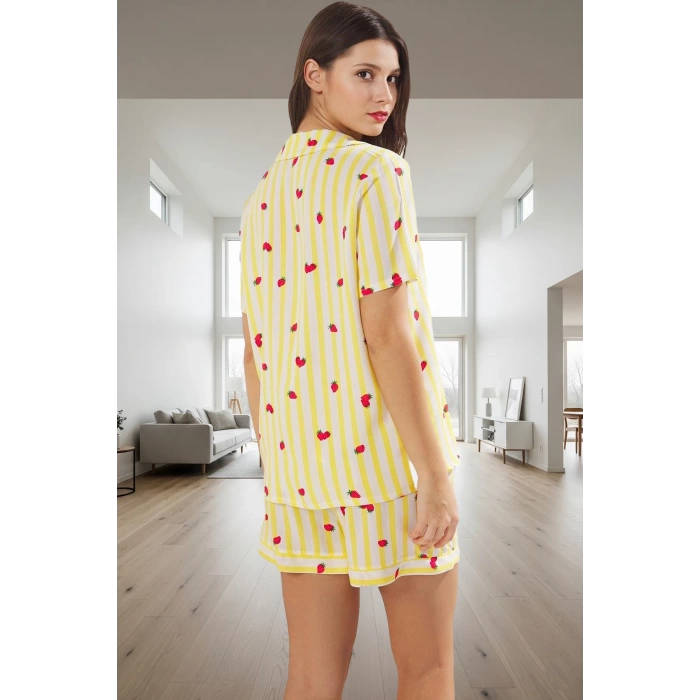 Çizgili Çilek Desenli Viskoz Şortlu Pijama Takımı Yazlık Regular Profesyonel Görünüm