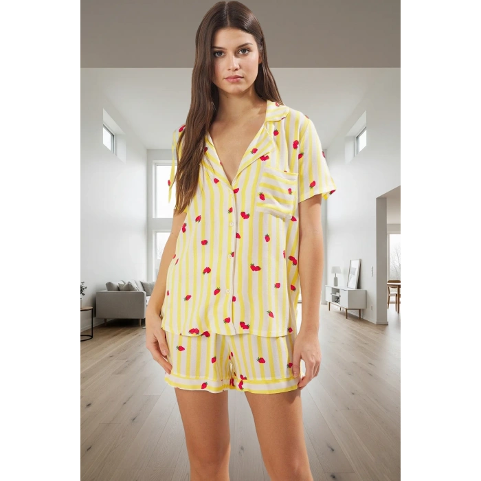 Çizgili Çilek Desenli Viskoz Şortlu Pijama Takımı Yazlık Regular Profesyonel Görünüm