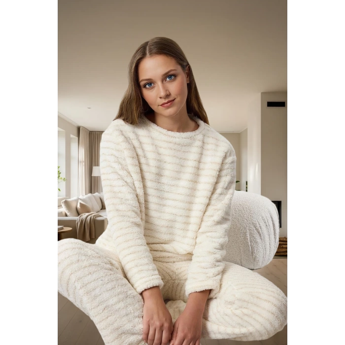Çizgili Wellsoft Pijama Takımı Rahat Şık ve Sıcak Kışlık Örme Modern Stil