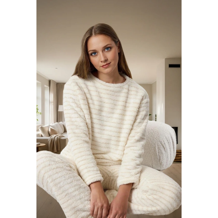 Çizgili Wellsoft Pijama Takımı Rahat Şık ve Sıcak Kışlık Örme Modern Stil