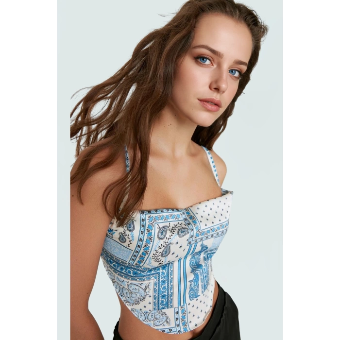 Çok Polyester Crop Bluz Degaje Yaka İnce Askılı Yazlık Tasarım Modern Stil