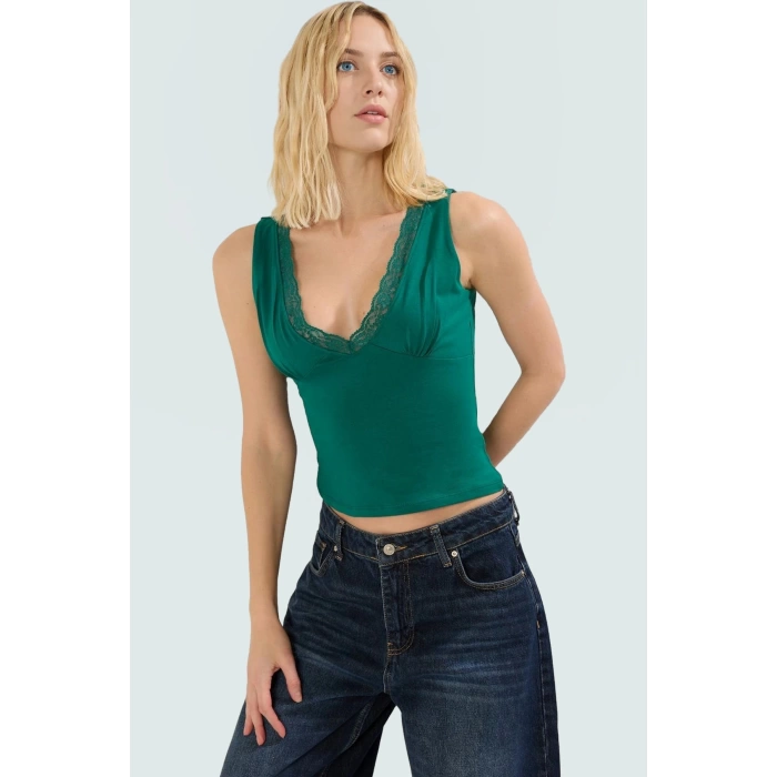 Dantelli Detaylı Fitted Crop Bluz Nefes Alan Pamuklu Kumaş Kaliteli İşçilik Özenle Seçilmiş