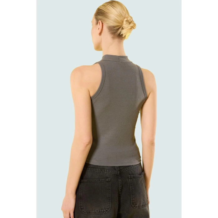 Dik Yaka Örme Bluz Fitted Kalıp %100 Polyester Yazlık Günlük Konforlu Kesim Şık Görünüm