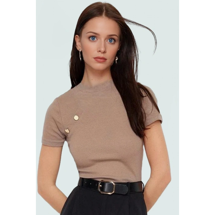Düğme Detaylı Fitted Örme Bluz Kısa Kollu Rahat ve Şık Dayanıklı Malzeme Premium Kalite