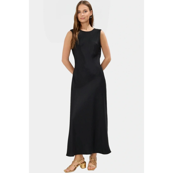 Düz Kesim Saten Maxi Elbise Polyester Elastomultiester Kumaş Kayık Yaka Özenle Seçilmiş