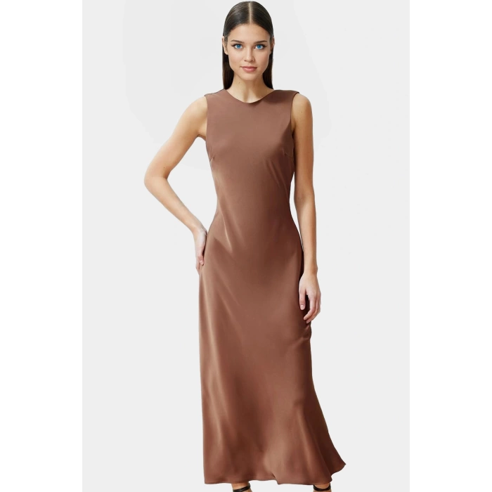 Düz Kesim Saten Maxi Elbise Polyester Elastomultiester Kumaş Kayık Yaka Özenle Seçilmiş