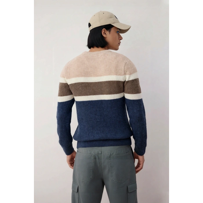 Erkek Casual Ortamlar İçin Fitted Kalıp Kalın Kışlık Bisiklet Yaka Triko Kazak Modeli. Kaliteli