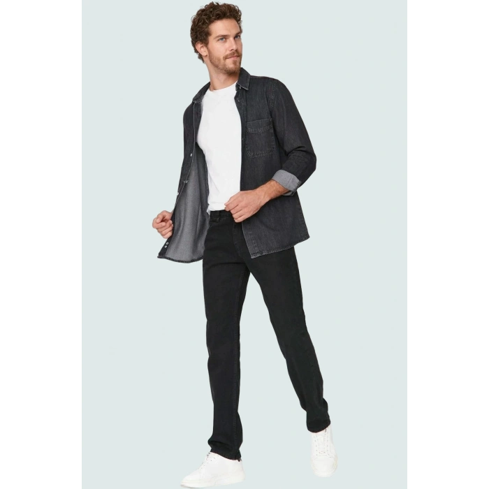 Erkek Denim Straight Fit Pantolon; Pamuk Rahat ve Şık Günlük Stil Yaz Aylarının Vazgeçilmezi