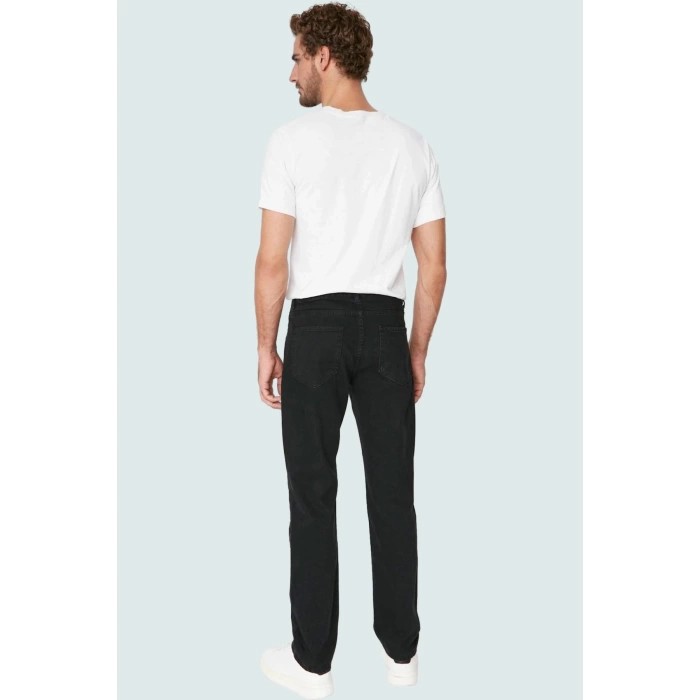 Erkek Denim Straight Fit Pantolon; Pamuk Rahat ve Şık Günlük Stil Yaz Aylarının Vazgeçilmezi