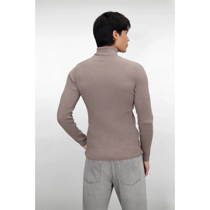 Erkek Fitted Balıkçı Yaka Fitilli Triko Kazak Kış Günleri İçin İdeal Şıklığı ve Konforu Sunar