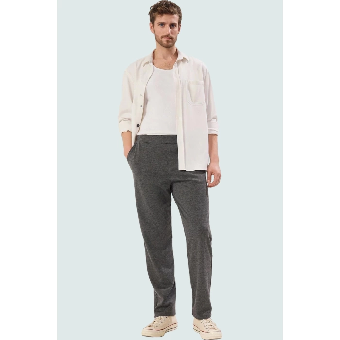 Erkek Geniş Paça Örme Pantolon Rahat Kesim Günlük Kullanım İçin Dokulu Kumaş Modern Tasarım