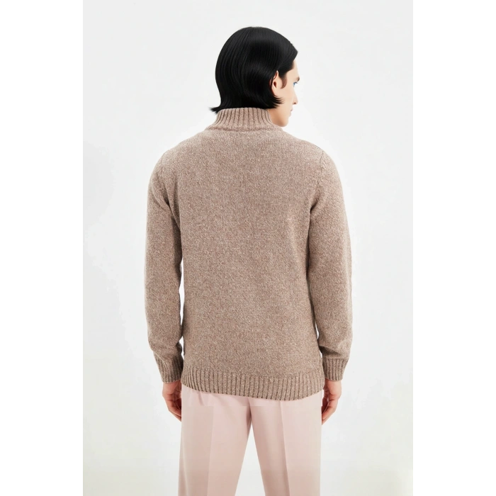 Erkek Gri Kalın Triko Düğmeli Dik Yaka Kazak Casual Ortamlar İçin Konforlu ve Şık Tasarım Kaliteli