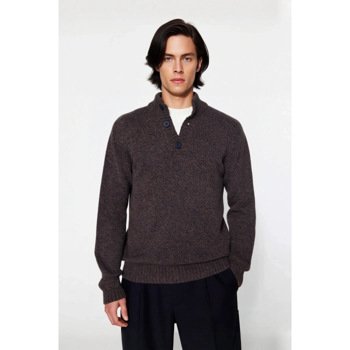 Erkek Gri Kalın Triko Düğmeli Dik Yaka Kazak Casual Ortamlar İçin Konforlu ve Şık Tasarım Kaliteli