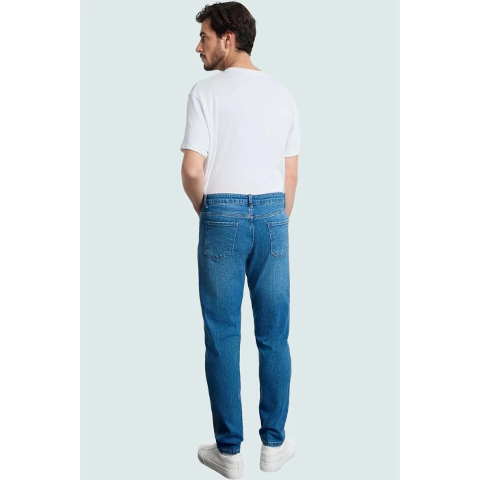 Erkek Günlük Denim Kot Pantolon Pamuk Comfort Kumaş Essential Fit Boru Paça Modern Tasarım
