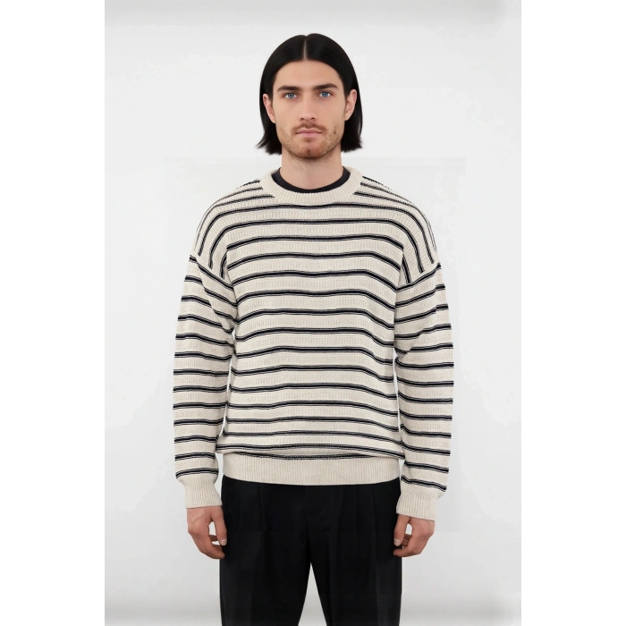 Erkek Oversize Bisiklet Yaka Çizgili Triko Kazak Günlük Kombinler İçin Konforlu Ve Trend Bir Stildir