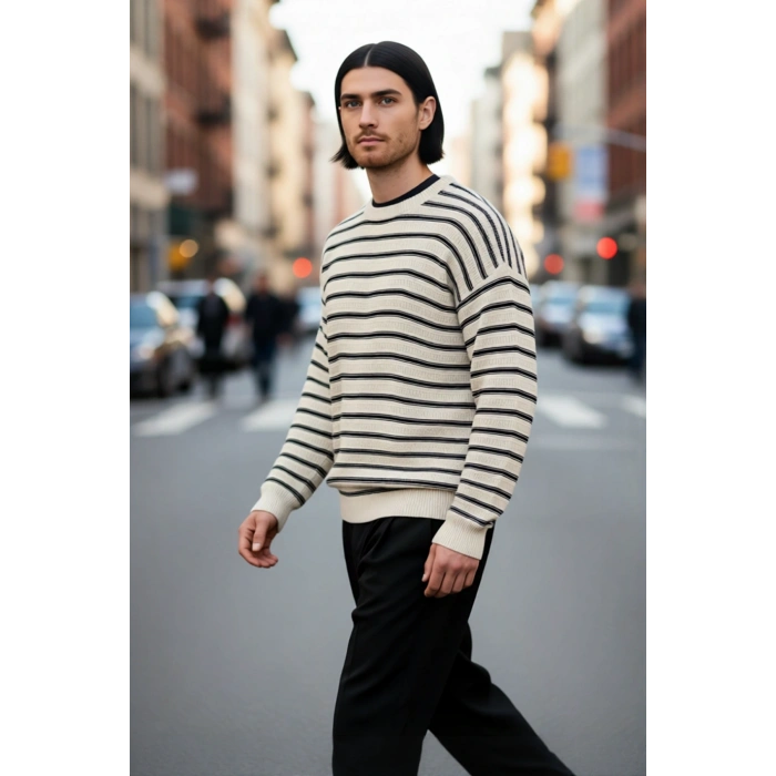 Erkek Oversize Bisiklet Yaka Çizgili Triko Kazak Günlük Kombinler İçin Konforlu Ve Trend Bir Stildir