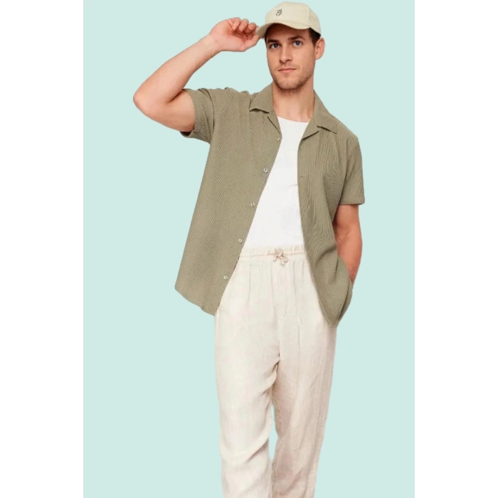 Erkek Regular Fit Apaş Yaka Kısa Kollu Gömlek Rahat Günlük Kullanım Yaz Aylarının Vazgeçilmezi