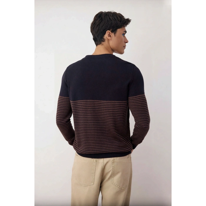 Erkek Slim Fit Bisiklet Yaka Çizgili Triko Kazak Kış Günleri İçin Modern ve Rahat Bir Seçenek