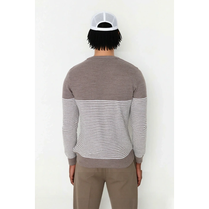 Erkek Slim Fit Bisiklet Yaka Çizgili Triko Kazak Kış Günleri İçin Modern ve Rahat Bir Seçenek