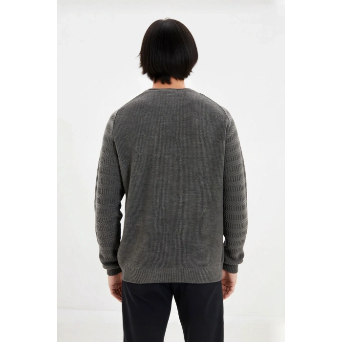 Erkek Uzun Kollu Fitted Kesim Basic Dokulu Triko Kazak Soğuk Havalarda Tarz Sahibi Görünüm