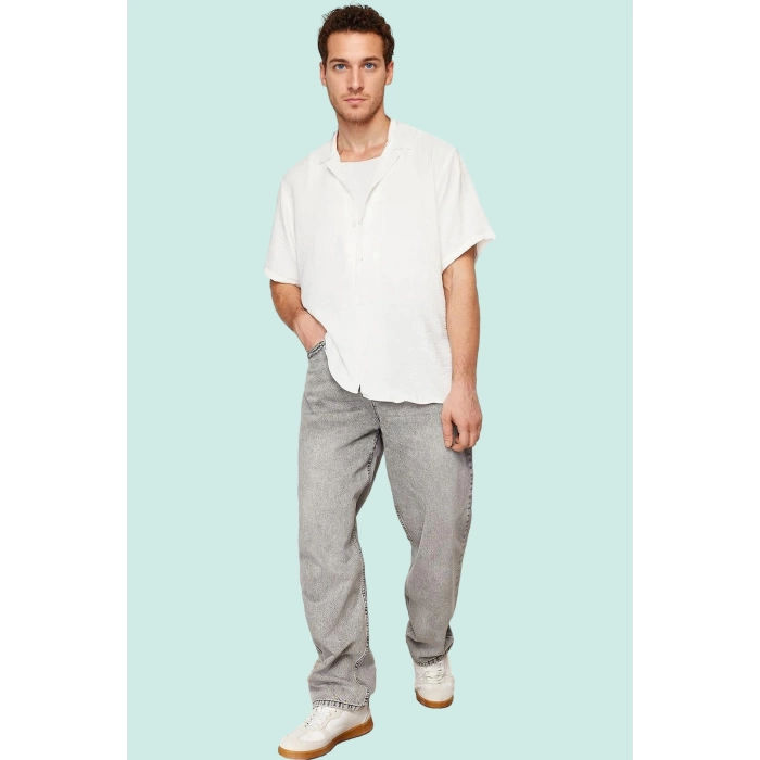 Erkek Yazlık Kısa Kollu Gömlek; Apaş Yaka; Oversize; Beyaz; Günlük Stil Yaz Aylarının Vazgeçilmezi