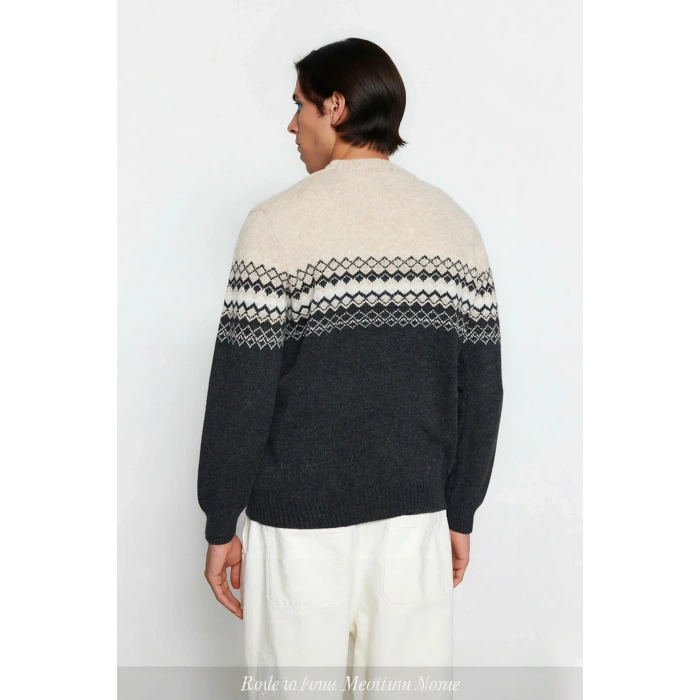 Erkeklere Özel Fitted Kalıp Etnik Desenli Bisiklet Yaka Triko Kazak Kışlık Kombinlerin Vazgeçilmezi