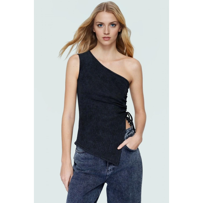 Eskitme Efektli Pamuklu Fitted Tek Omuzlu Bluz Yaz Koleksiyonu Modern Stil Şık Görünüm
