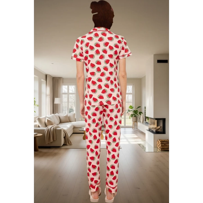 Evde Rahatlık İçin Pamuk Polyester Örme Pijama Takımı Çilek Desenli Konforlu Kesim
