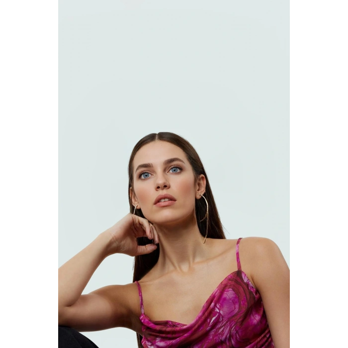Fitted Crop Bluz Baskılı Tül Örme Degaje Yaka Günlük Mükemmel Uyum Konforlu Kesim Trend Tasarım