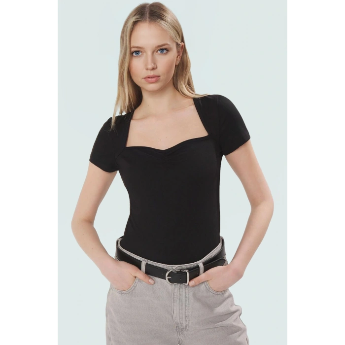 Fitted Kalıp Kısa Kollu Bluz Likralı Penye Yazlık Trend Tasarım Uzun Ömürlü Şık Görünüm