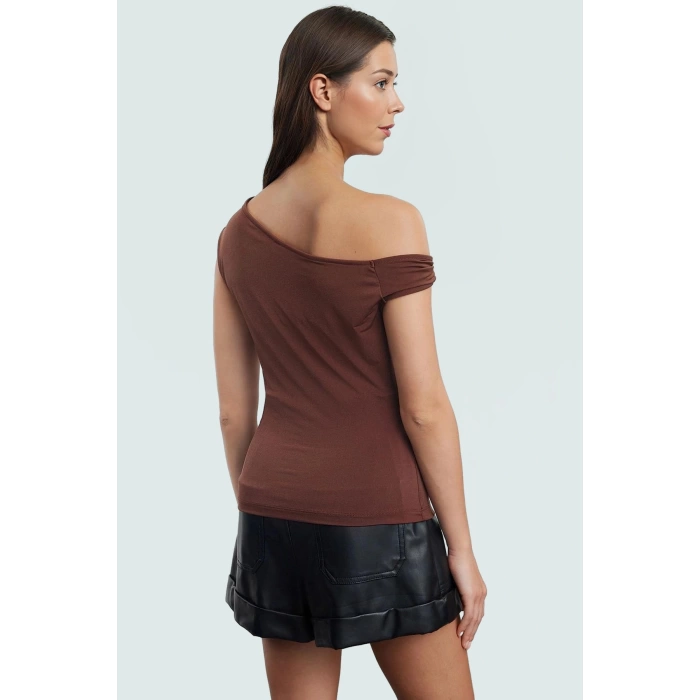 Fitted Kalıp Kolsuz Örme Bluz Asimetrik Yaka Tasarım Konforlu Kesim Dayanıklı Malzeme