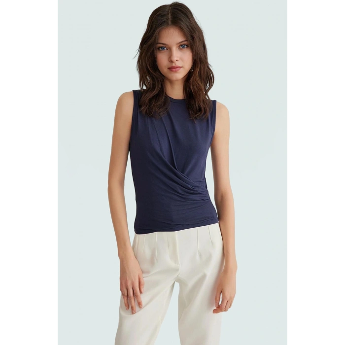 Fitted Kolsuz Bluz Viskoz Kumaş Büzgü Detay Crop Boy Şık Görünüm Modern Stil