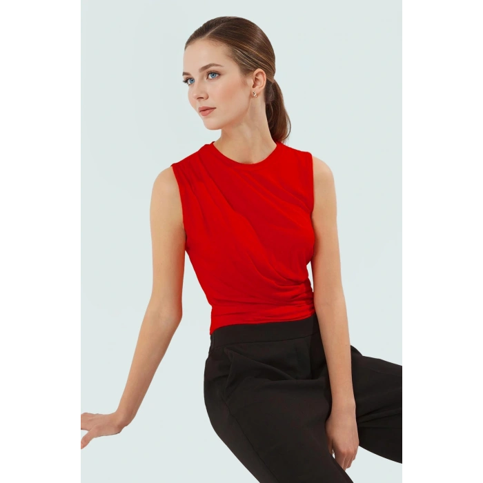 Fitted Kolsuz Bluz Viskoz Kumaş Büzgü Detay Crop Boy Şık Görünüm Modern Stil