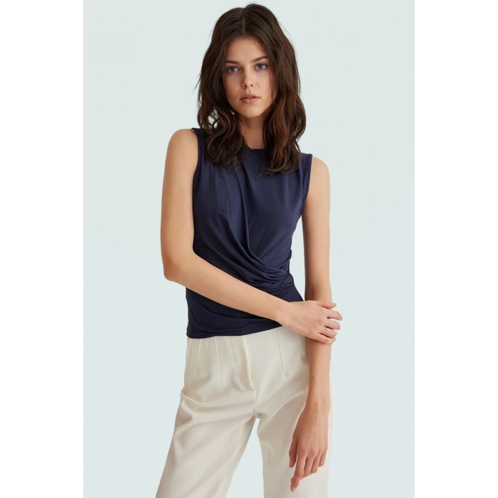 Fitted Kolsuz Bluz Viskoz Kumaş Büzgü Detay Crop Boy Şık Görünüm Modern Stil