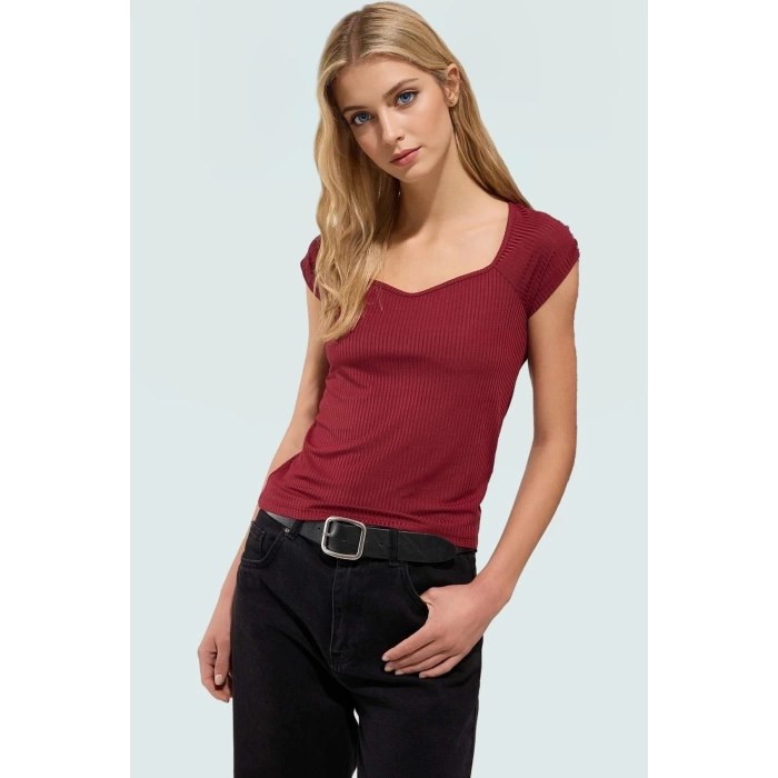 Fitted Örme Bluz Kalp Yaka Yazlık Günlük Premium Kalite Kullanım İçin Modern Stil