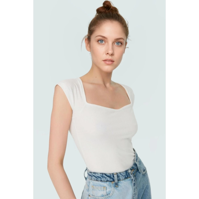 Fitted Örme Bluz Kalp Yaka Yazlık Günlük Premium Kalite Kullanım İçin Modern Stil