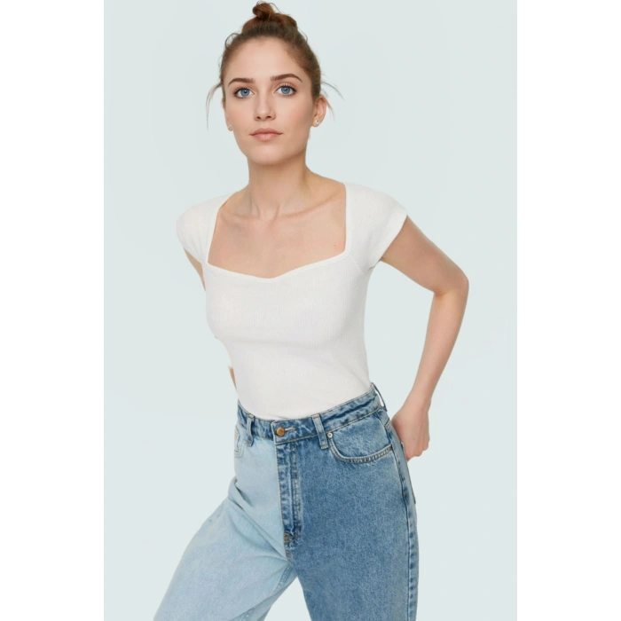 Fitted Örme Bluz Kalp Yaka Yazlık Günlük Premium Kalite Kullanım İçin Modern Stil