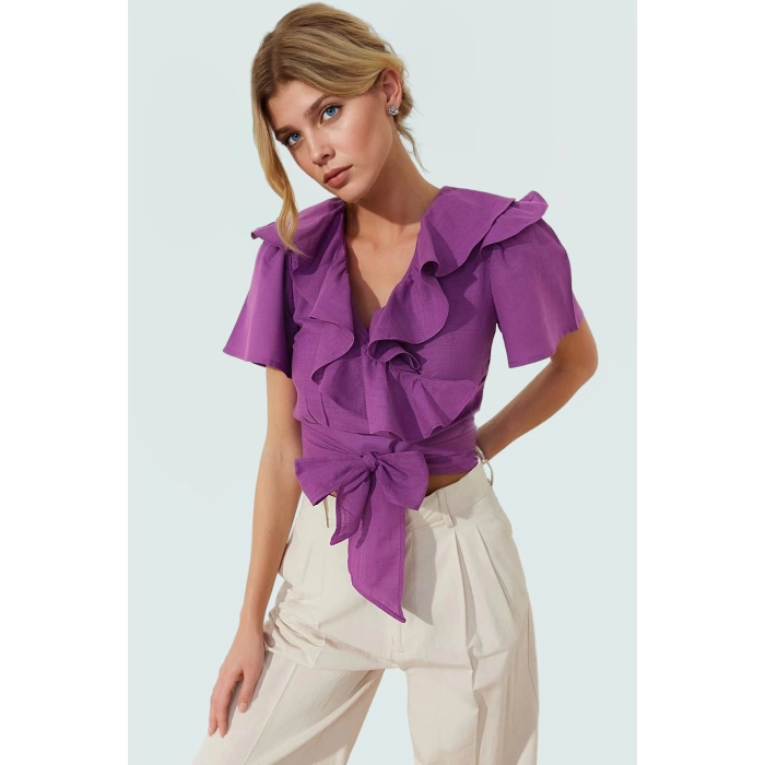 Fitted V Yaka Bluz Kısa Kollu Flamlı Pamuk Günlük Şıklık Şık Görünüm Seçkin Malzeme