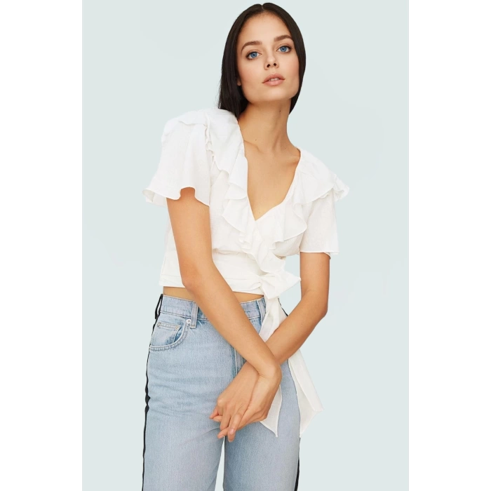 Fitted V Yaka Bluz Kısa Kollu Flamlı Pamuk Günlük Şıklık Şık Görünüm Seçkin Malzeme