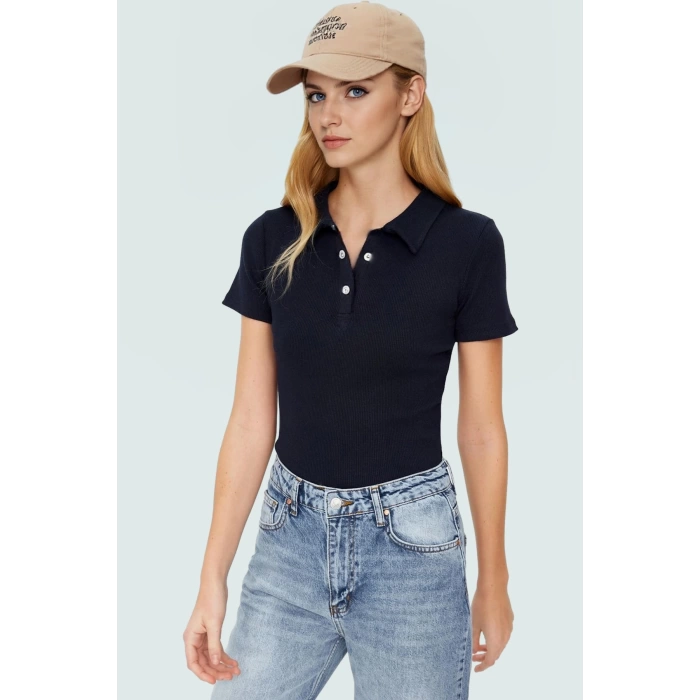 Fitted Vücut Oturan Fermuarlı Polo Yaka Kısa Kollu Bluz %70 Polyester Rahat Ve Şık